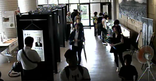 長崎大学医学部基礎研究棟１階ロビー