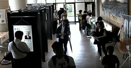 長崎大学医学部基礎研究棟1階ロビー